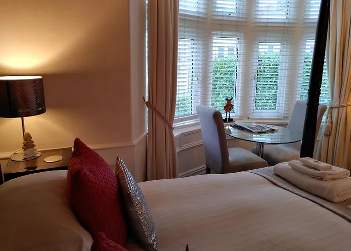 B&B: The Bath House Boutique B&B - In-Room Breakfast - Free Parking