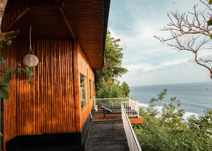 Luxury hotel only: Nunggalan Octopus 1