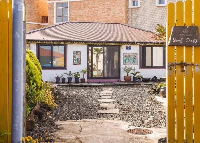 Shanti Shanti Guest House