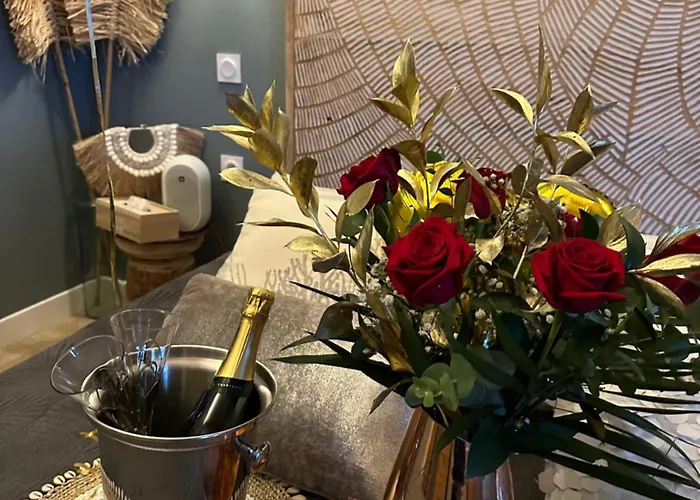 Mas Hinaiti - Suite Romantique Avec Spa Et Ecran Geant De Cinema