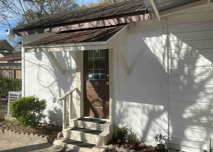 Holistic Gem W/1Gig Wi-Fi & Free Parking