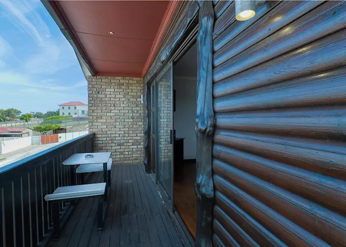 Cheap hotel: Royal Palms Guest House