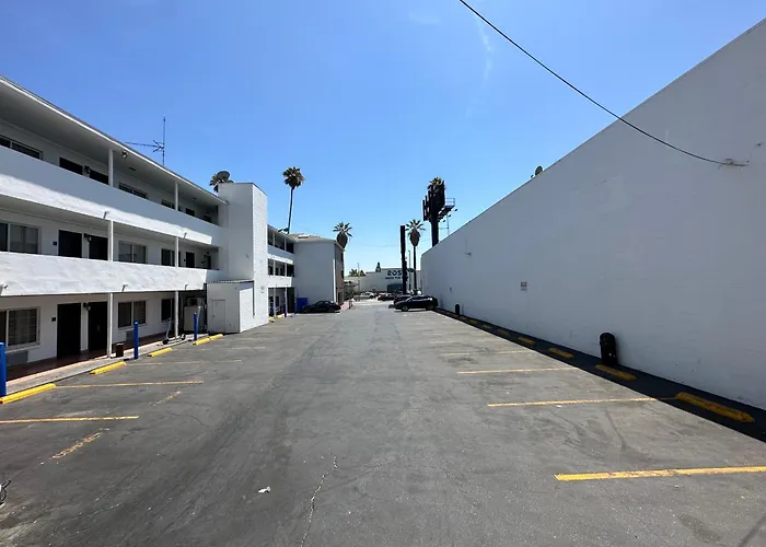 Dusk Hotel Hollywood