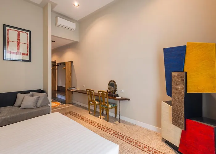 Airport Hotel: Atelier Ines Arts & Suites