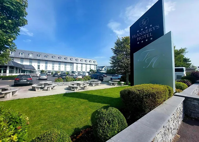 Jacuzzi hotel: Flannery'S Hotel