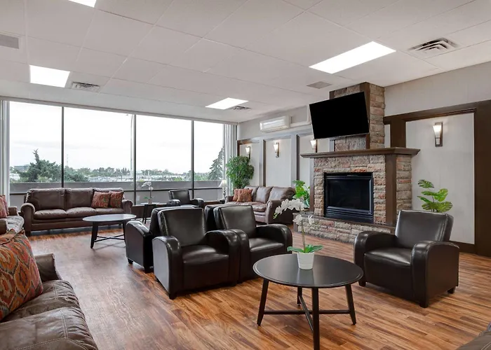 Days Inn By Wyndham Calgary South