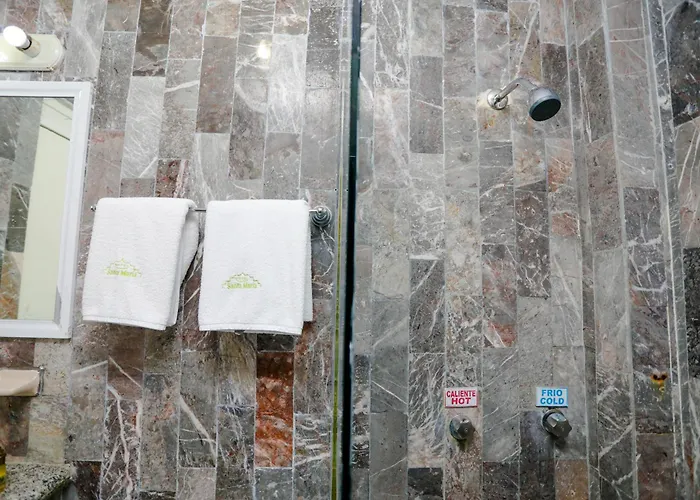 Central hotel: Hotel Santa Maria