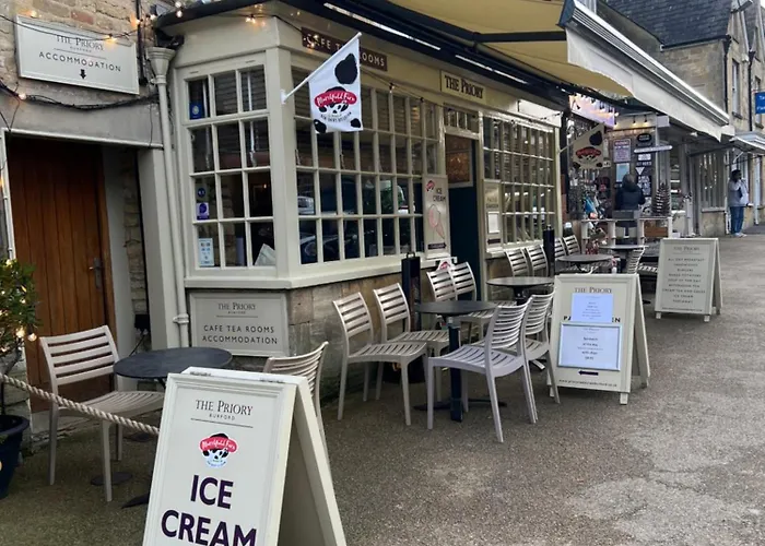 Priory Tearooms Burford With Rooms