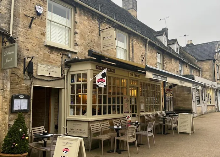 Priory Tearooms Burford With Rooms
