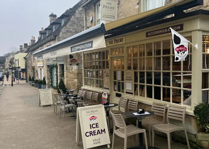 Priory Tearooms Burford With Rooms