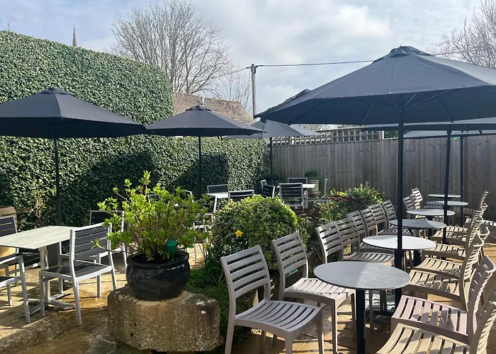 Priory Tearooms Burford With Rooms