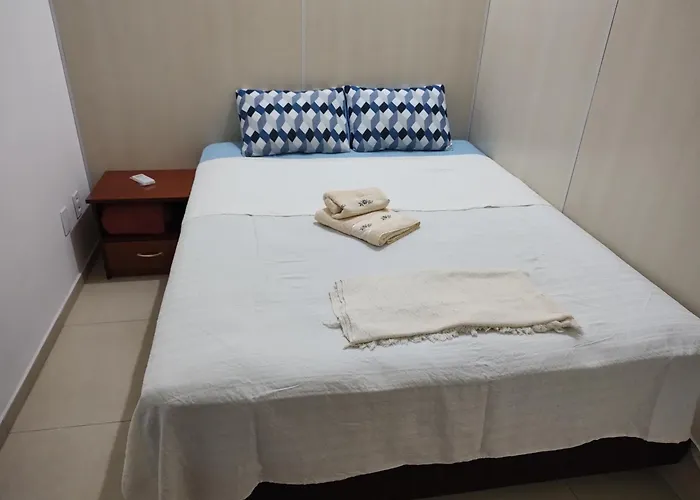 Quarto confortável em Est Velha