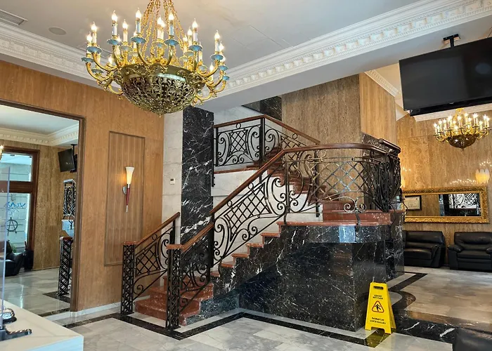 Central hotel: Redline Hotel