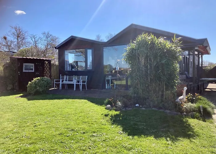 6 pers House Marijke with winter garden&direct access to the Lauwersmeer