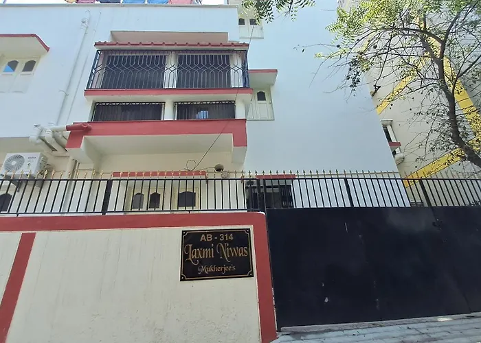 Laxmi Niwas, Salt Lake, Kolkata, 10Mins From Sector 5