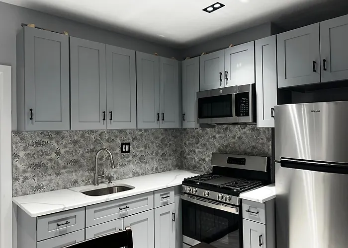 3 Bedrooms In 2Nd Floor Modern Brooklyn Home, Close To J Train