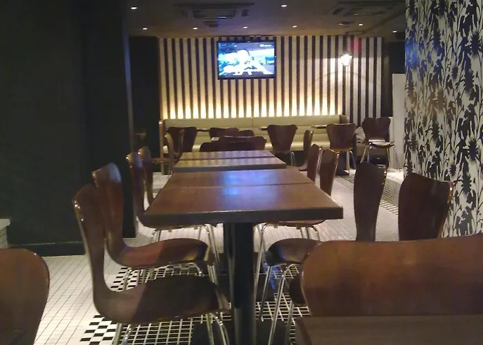 Family Hotel: House