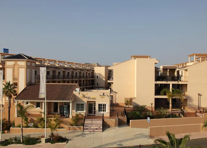 Hotel cerca del colegio: Apartamentos Turisticos Aguilas De Los Collados
