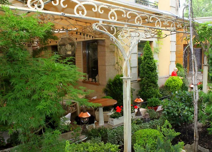 Meg-Lozenetz Hotel