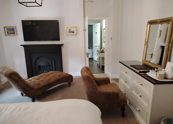 Linroy Guest House