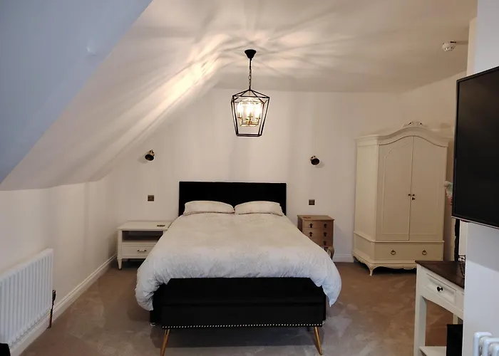 Linroy Guest House
