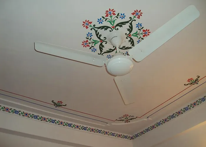 Mewar Avenue Guest House Near Lake Pichola