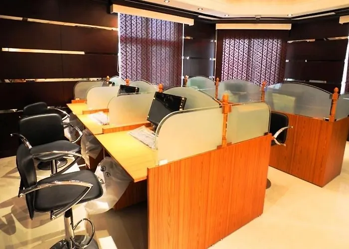 Central hotel: Al Jazeera Royal Hotel