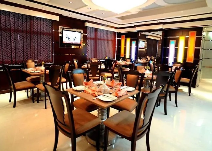 Central hotel: Al Jazeera Royal Hotel