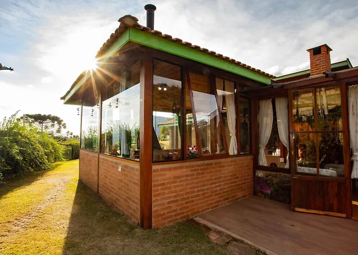 Hospedaria Estação Píccola No quintal da Pedra do Baú