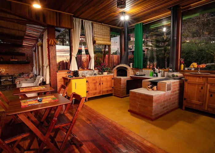 Hospedaria Estação Píccola No quintal da Pedra do Baú