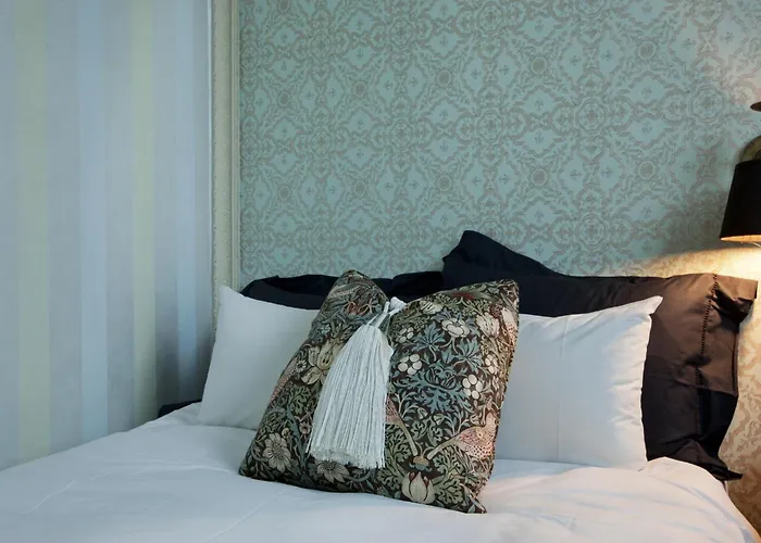 Cheap hotel: Central Tourist Hotel