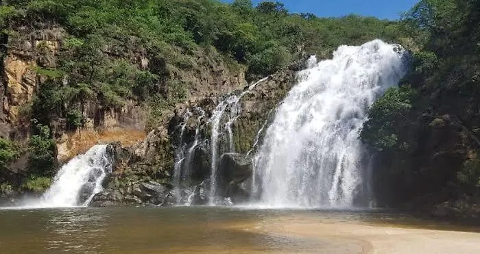 Pouso Oliveira Suítes