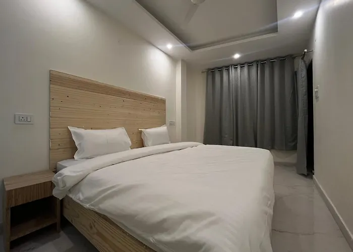 Tatsat Hostel