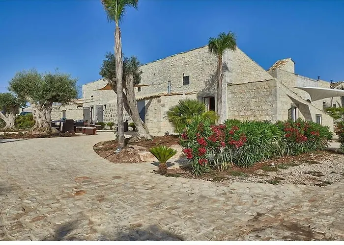 La villa: Casale Arezzo - Luxury Villa With Pool&Jacuzzi - Marina di Ragusa