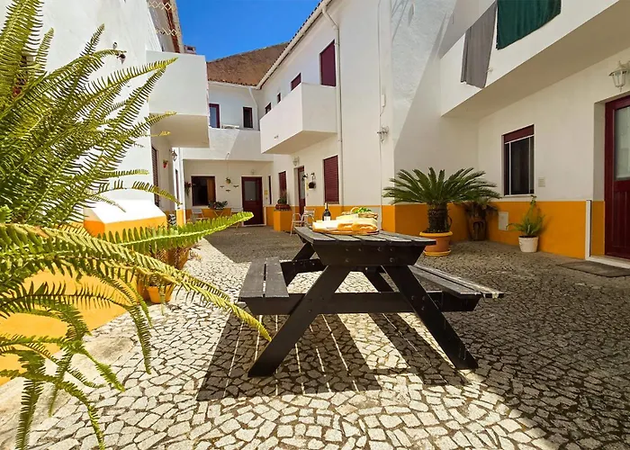 Evora City Break Apartment With Patio In The Historic Centre