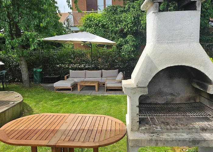 Camera con cucina e piscina a un passo da Torino