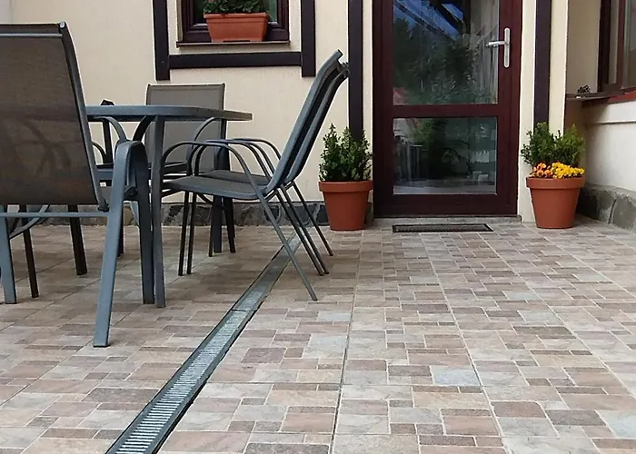 Casa Cu Flori