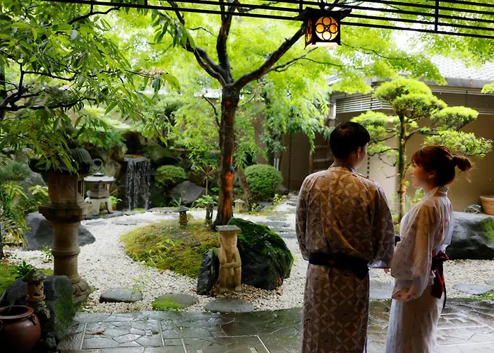 Family Hotel: Ryokan Asukasou At The Entrancne Of Nara Park
