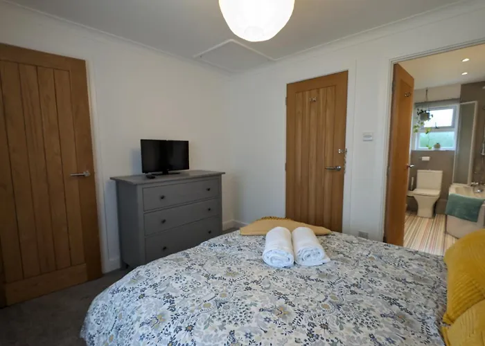 Chy Lowen Private Rooms With Kitchen, Dining Room And Garden Access Close To Eden Project & Beaches