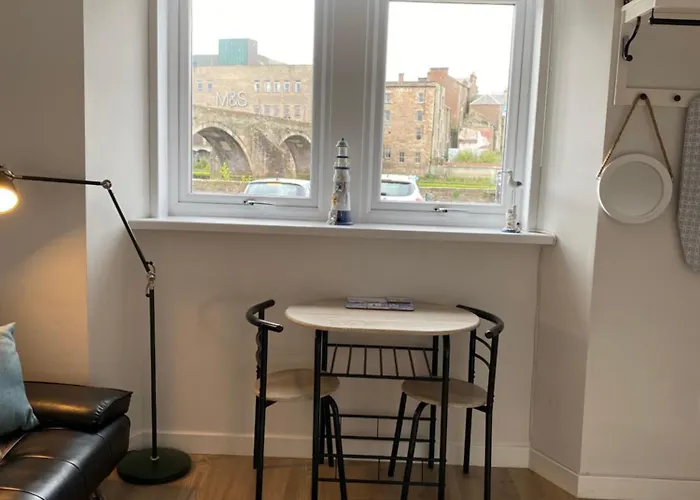 Pet Friendly hotel: Ayr Riverside Apartments
