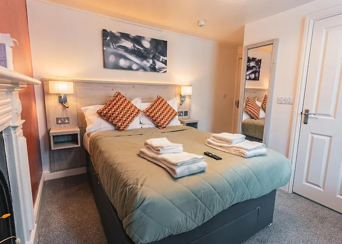 Rooms At The Apple Pie