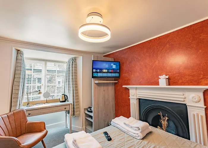 Rooms At The Apple Pie