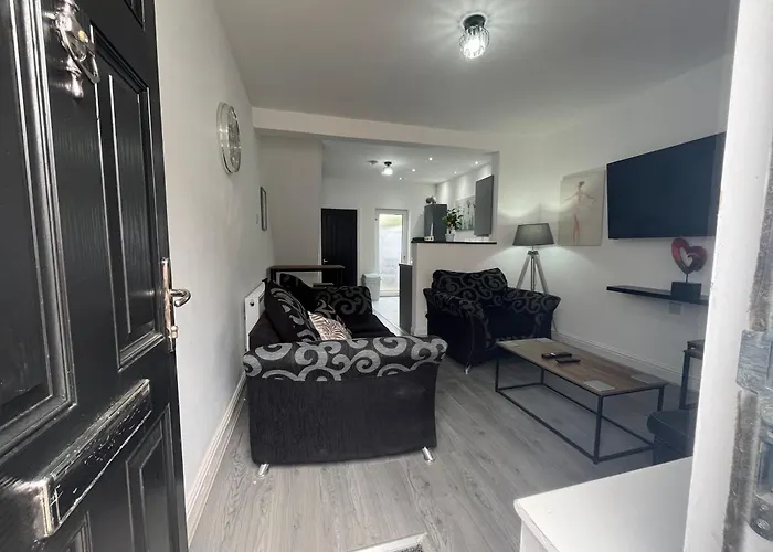 Pet Friendly hotel: Stefanos 3 Bedroom House Sleeps 10
