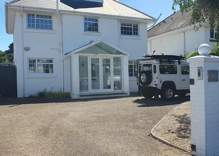 Beach hotel: Panorama House - 400M From Sandbanks Beach