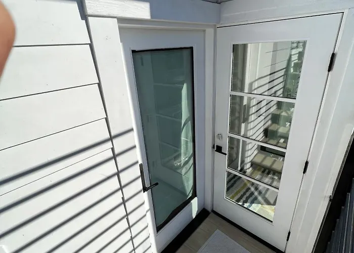 Modern Bright New Studio With Roof-Top Deck Walk To Santa Monica Beach, Freewifi, Parking