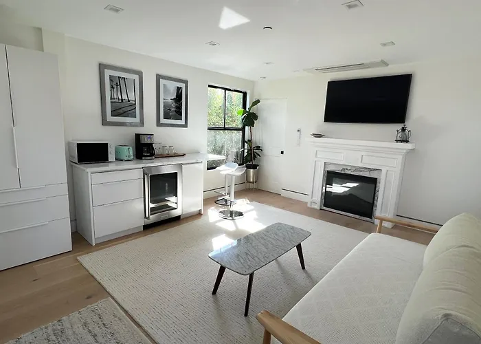 Modern Bright New Studio With Roof-Top Deck Walk To Santa Monica Beach, Freewifi, Parking