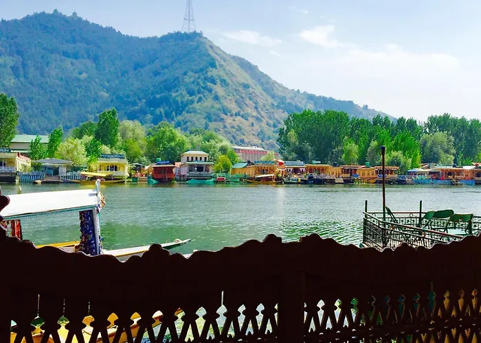 Waterpark hotels New Sea Palace Houseboats