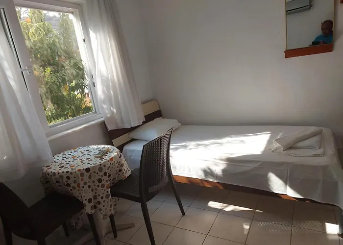 Rose Pension