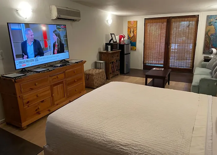 Guest House Near Universal Studios