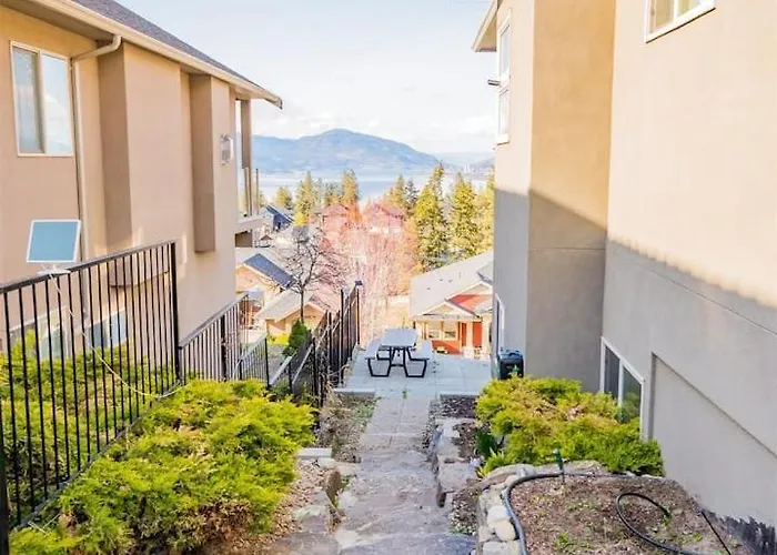 Lakeview 2-Bed 2-Bath Entire Suite Near Summerhill Winery